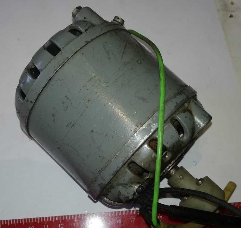 motorek CJ2C62E - 30W 2750/min 220V 50Hz  .. použitý / used   .. cena na dotaz / price on request