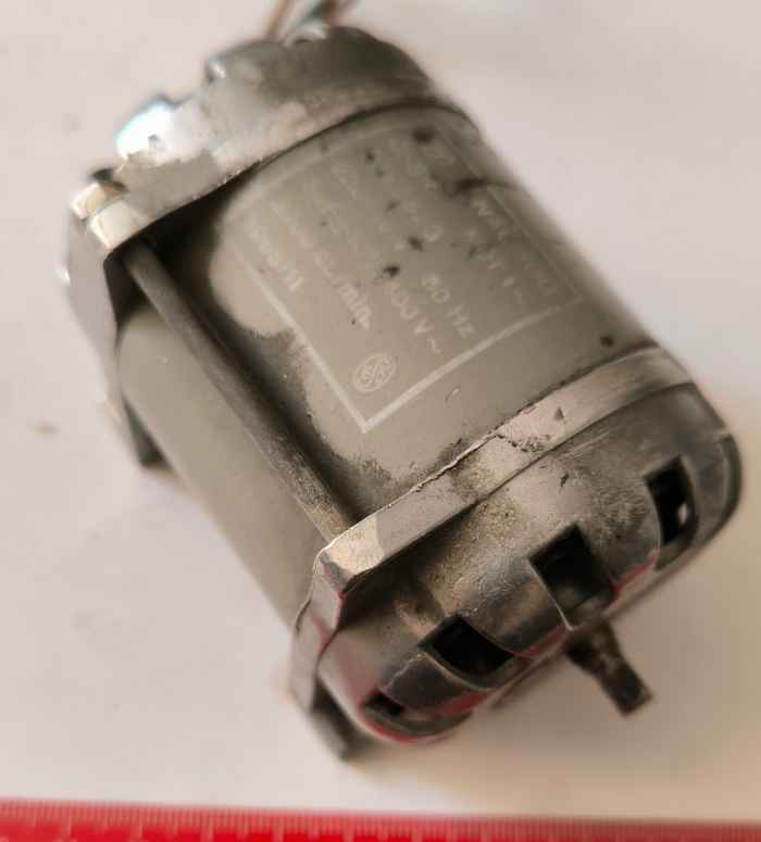 CJaB52G - motorek 1f, 220/110V 50Hz,  2700ot./min,  1968/11,  .. použitý / used .. cena na dotaz / price on request