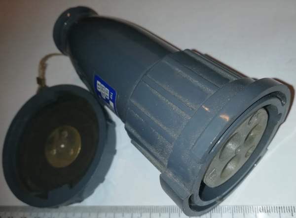 CSG1632 zásuvka na prodluž kabel 16A 220V IP64  s víčkem, z demontáže