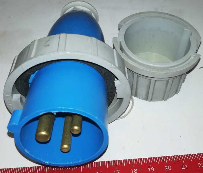 CVG1632 - 220V 16A SEZ . Kubín