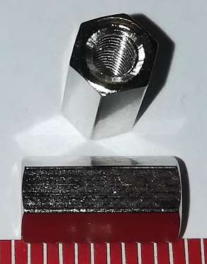 není skladem - DI5 M3x10 - Distanční sloupek F/F M3 L10mm SW5 mosaz/Ni ..  balení  50ks za 90Kč