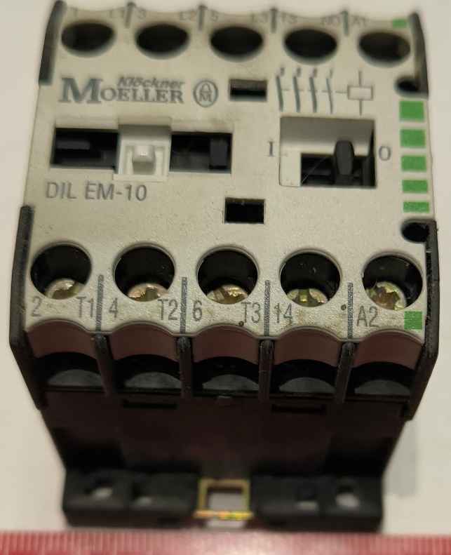 stykač DIL-EM-10  .. 220V 50Hz z demontáže