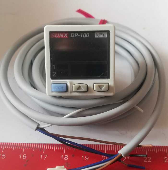 SUNX DP-101-E-P sensor tlaku