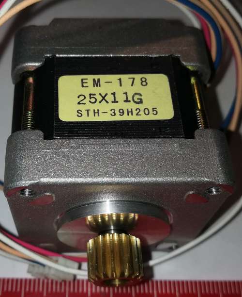 krokový motorek EM-178 STH-39H205  .. cena na dotaz / price on request