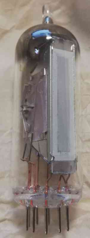 není skladem - Elektronka EM84 TESLA