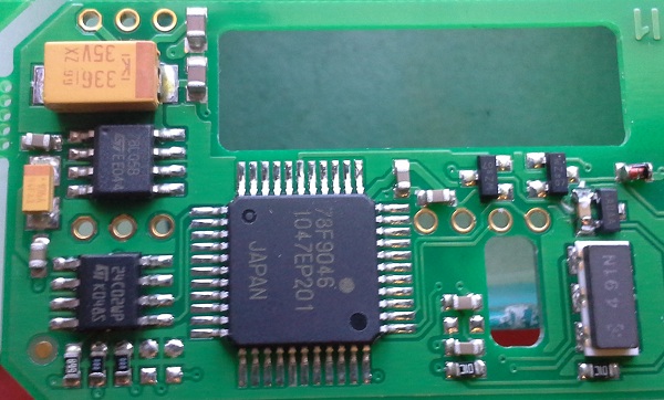 osazené desky s UPD78F9026 ..  balení 8 desky za 50Kč