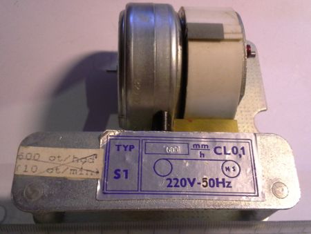 není skladem - motorek SMZ375R 220V 50Hz s převodovkou S1 - ??? mm/h - nečitelné otáčky