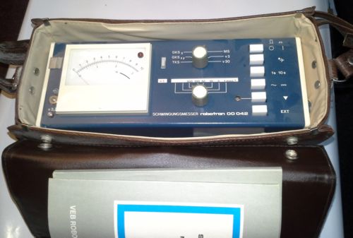 Schwingung-messer Robotron 00 0042, starší  .. cena na dotaz / price on request