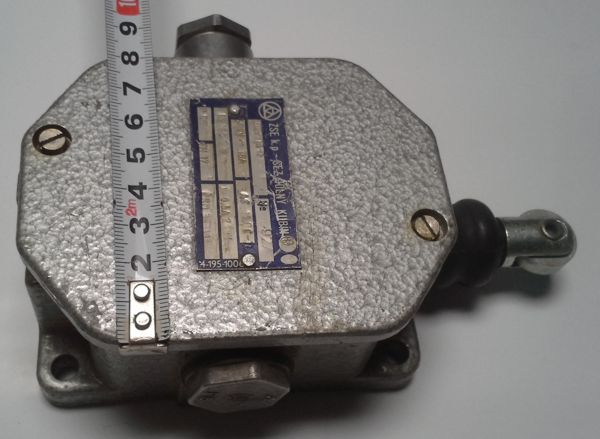 U1Er 10-1, starší koncový spínač 500Vstř 16A .. cena na dotaz / price on request