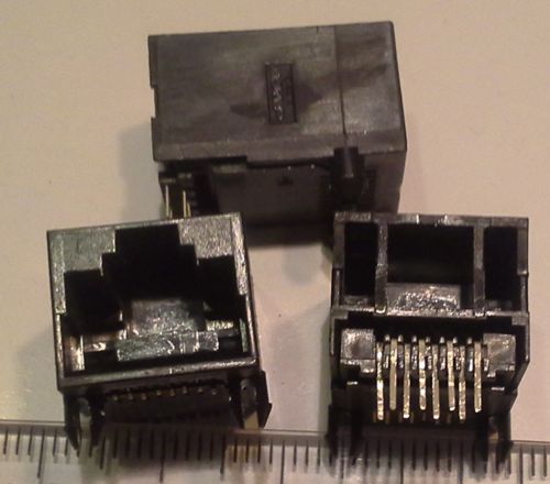 LAN konektor .. balení 100ks za 100Kč