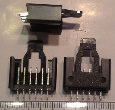 konektor 6 pin 180G 1R lumberg .. balení 9ks za 100Kč