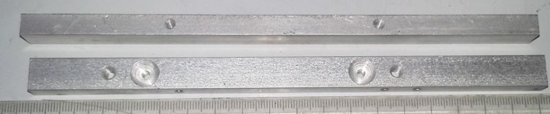 hliníkové tyčky 185x11x7 mm, se závity .. balení 8ks za 60Kč