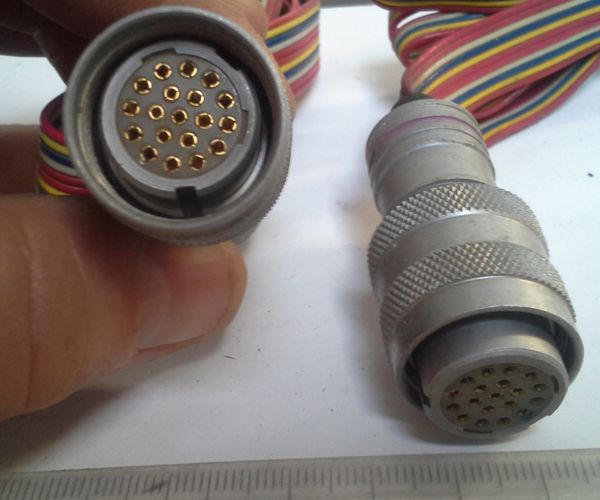 konektor šroubovací 19 pin s plochým kabelem   .. cena na dotaz / price on request