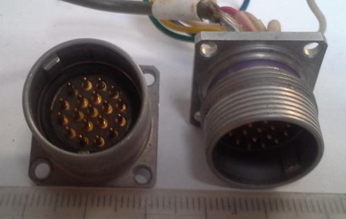 konektor šroubovací 19 pin samec, starší   .. cena na dotaz / price on request