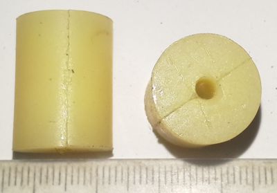 plastový váleček d15x20mm s dírkou -   balení  100ks