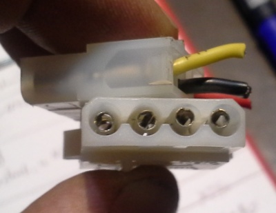 napájecí konektor, samice, odstřihnuta .. balení 32ks za 100Kč