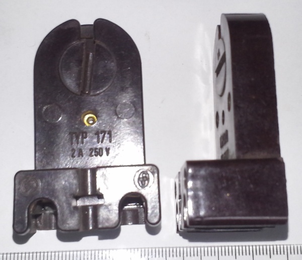 patice typ 171 - 2A 250V, zářivková, starší