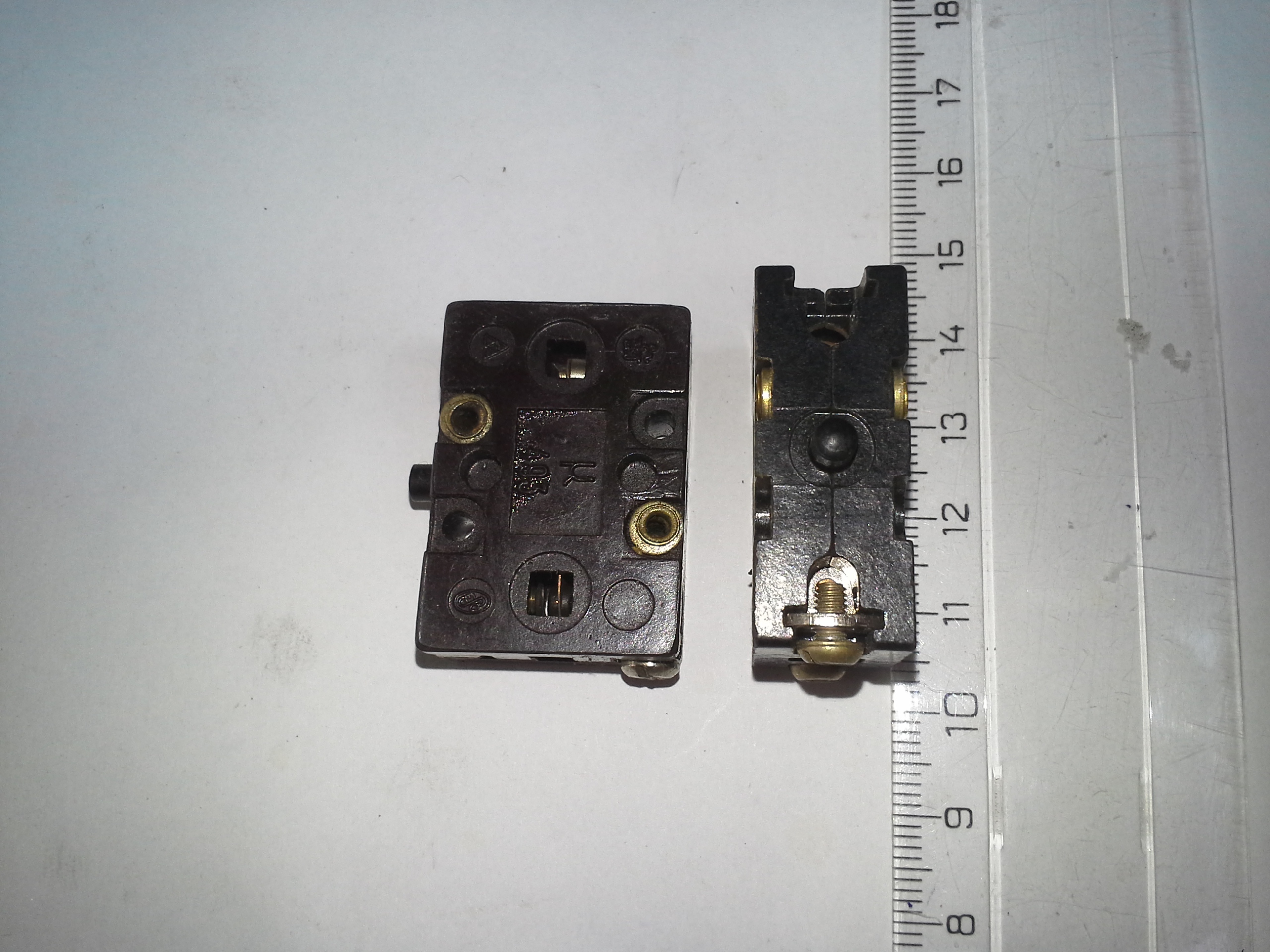 M493 - mikrospínač u493, starší  .. cena na dotaz / price on request