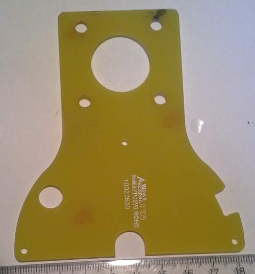 pertinaxový výřez, držák 90x100mm  .. balení 25ks za 20Kč