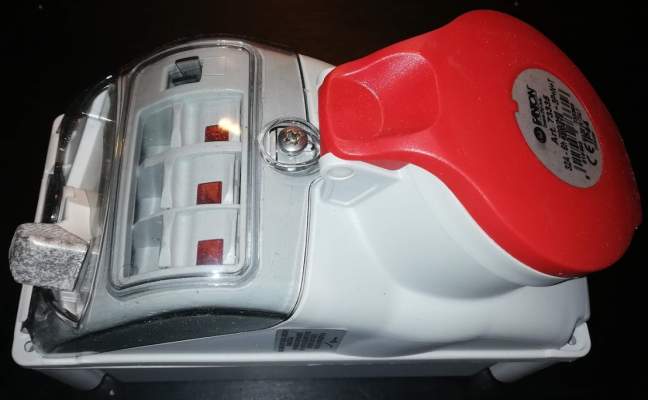 Zásuvka 230/400V/16A 5kolík FANTON 73235 s vypínačem, doprodej, bez spodní krabičky, na ND