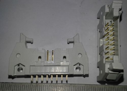 konektor FCI 71918-216  .. balení 12ks za 40Kč