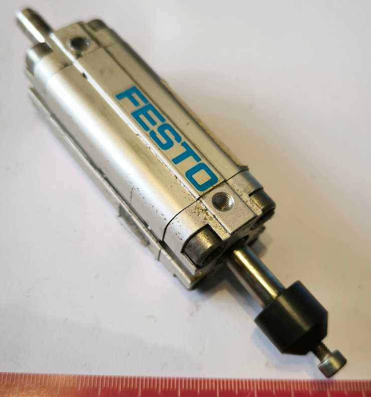 FESTO 156011 -  ADVU-16-40-PA-S2 compact cylinder  .. použitý / used