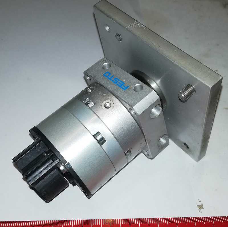 FESTO 185947 - Kyvný pohon - DSM-10-240-P-A-FF-FW + deska  .. použitý / used