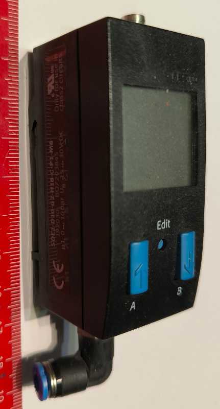 FESTO 192030 pressure sensor SDE1-D10-G2-H18-C-P1-M8  .. použitý / used    .. cena na dotaz / price on request