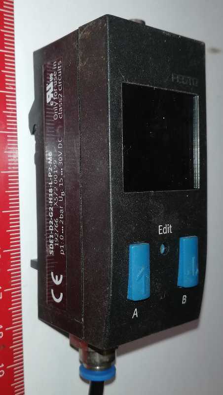 FESTO 192766 pressure sensor  SDE1-D2-G2-H18-L-P2-M8  .. použitý / used    .. cena na dotaz / price on request