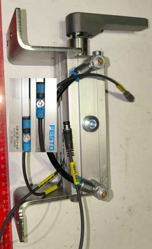 FESTO 543180 CLR-32-20-L-P-A-B Kyvně přímočará upínka + 2x čidlo + dle foto