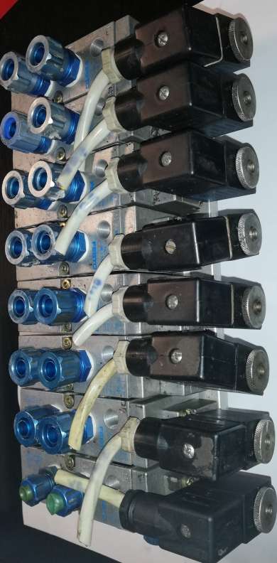 FESTO sestava 8xMFH-5-1/4B + 8xMSFG-24 + deska PRS-1/4-8-B z demontáže