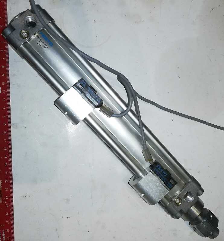 FESTO sestava (103) z demontáže -  DNU-40-190-PPV-A (014131) + 2x čidlo