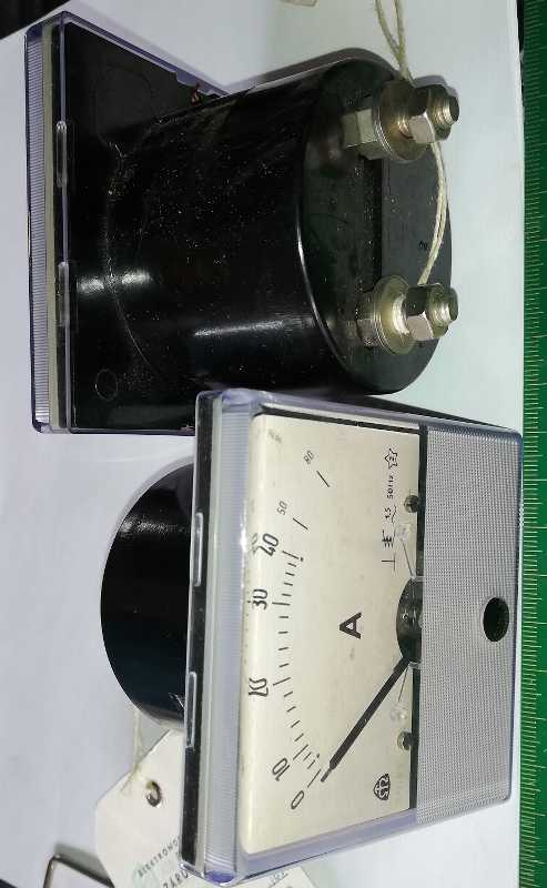 FP80 - stupnice 0-40A/80A + úchytky na panel, ? asi vnitřní bočník? , nepoužité