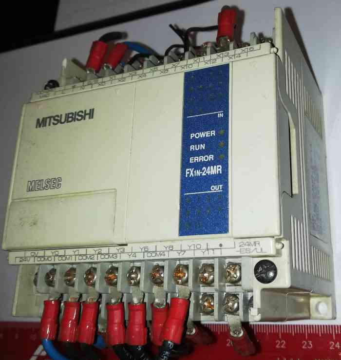 FX1N-24MR-ES/UL  PLC Mitsubishi .. poškozený, na náhradní díly