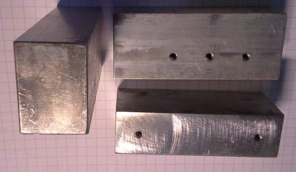 není skladem - hliníkový hranolek 70x20x28mm, balení 12ks za 100Kč