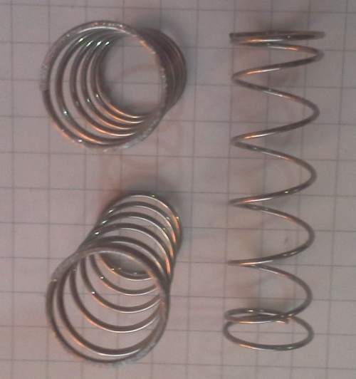 není skladem - pružina, výška 40mm, průměr 12mm .. balení 100ks za 50Kč