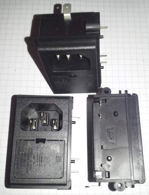 konektor napájecí s pojistkovým držákem, Schurter KP101