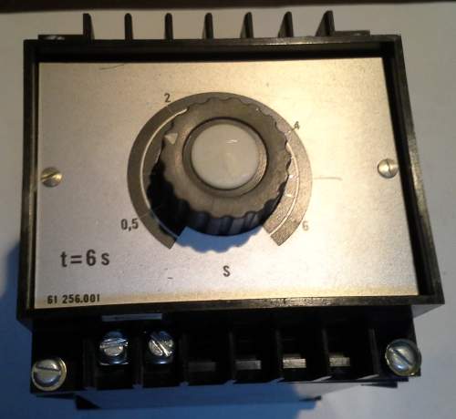 časový spínač t=6s, starší, nutno otestovat  .. cena na dotaz / price on request