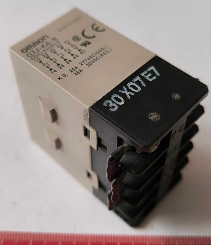 G7J-4A-B - Výkonové relé 4PST-NO Montáž do panelu 8 (NC) A, 25 (NO) A 24V dc  .. použitý / used