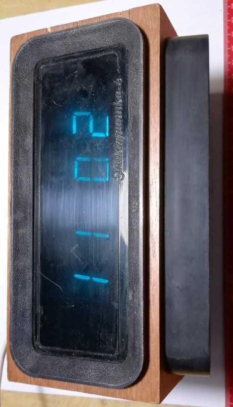 hodiny SSSR ELEKTRONIKA G902, na opravu  ..  cena na dotaz / price on request