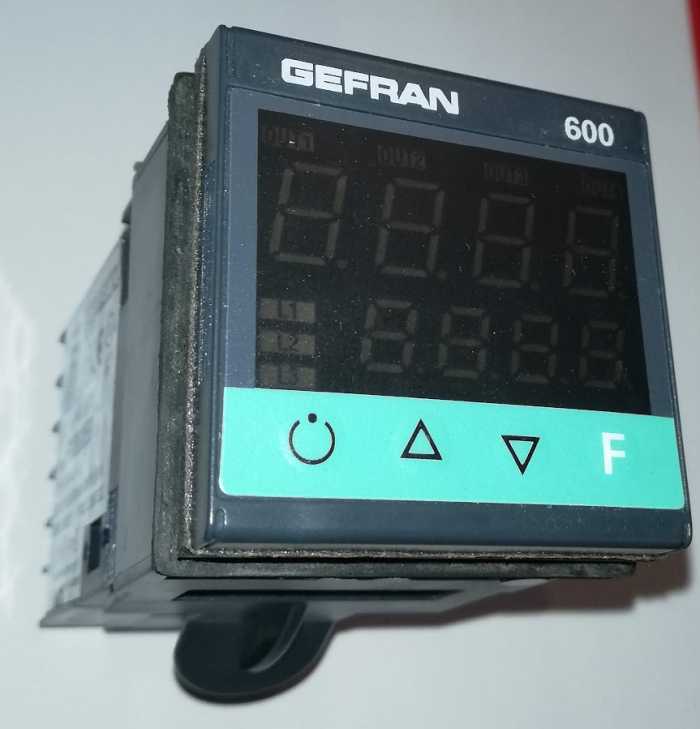 GEFRAN600-R-D-0-0-1 - PID regulátor teploty GEFRAN 600  .. cena na dotaz / price on request