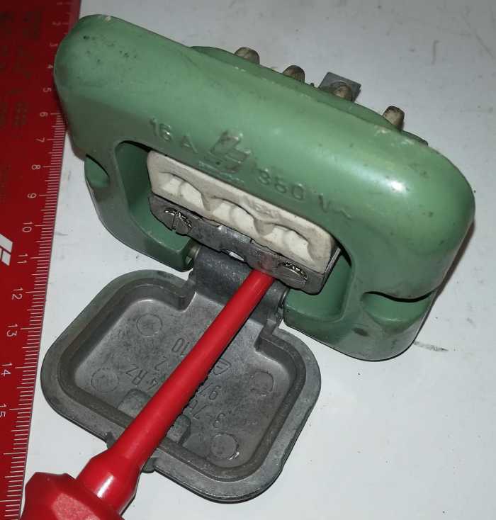 GRIMMA - kovová zásuvka 16A 380V do otvoru na panel  ... cena na dotaz / price on request