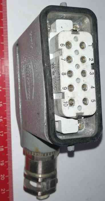 konektor HARTING  (011) v pouzdře, starý, špinavý