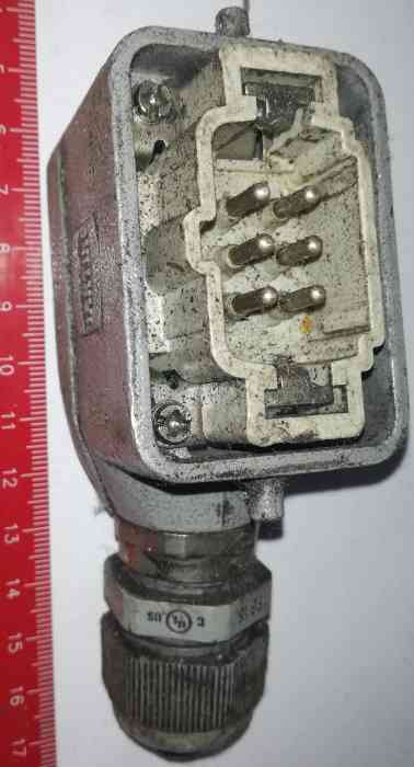 konektor HARTING  (012) v pouzdře, starý, špinavý