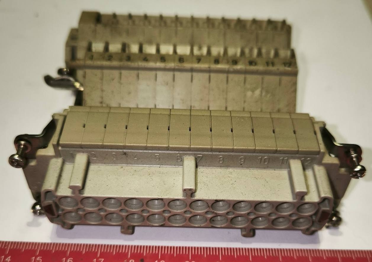 HARTING-023 - konektor 24 pin samice s prodloužením,  dle foto, špinavé, z demontáže
