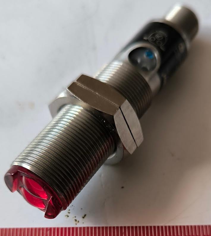 WENGLOR HD11PA3 Reflex Sensor w/ Background Suppression, 10...30 VDC   .. použitý / used   .. cena na dotaz / price on request