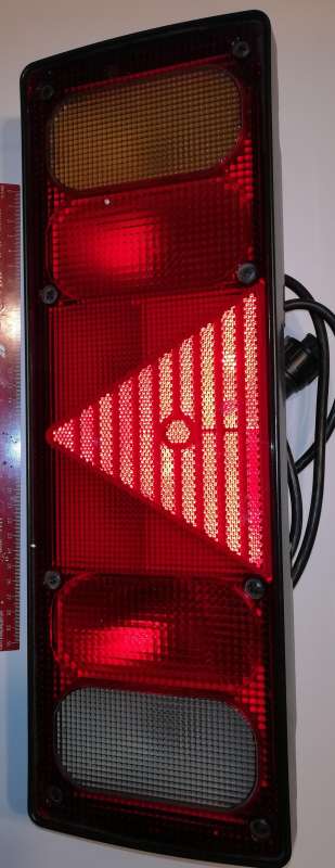 zadní světlo pro nákl. auta, HELLA, 440x145x80mm