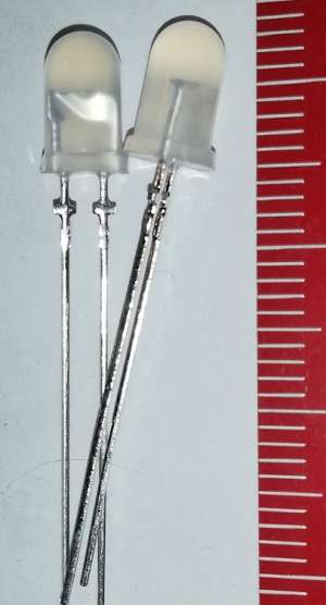 HLMP-CW77-RS000 - LED 5mm white AVAGO ..   balení 50ks za 50Kč