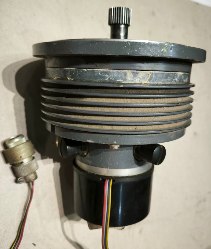 HSM150 ??? (bez označení) - servomotor   + asi nefunkční snímač, dle foto, na opravu, na repasi   .. cena na dotaz / price on request