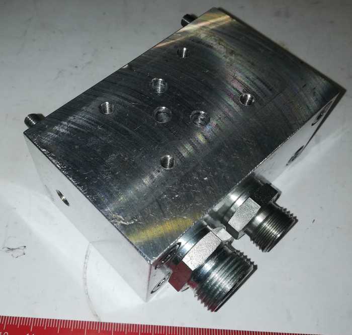 spojovací deska, základna pro hydraulické prvky  .. použitý / used (003)